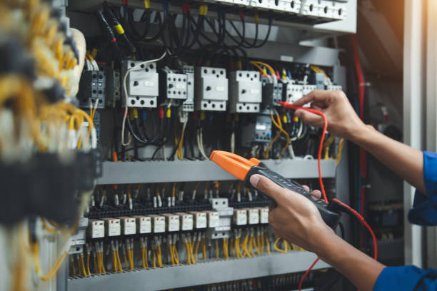 Best Local Electrician Companies  in Le Claire, IA